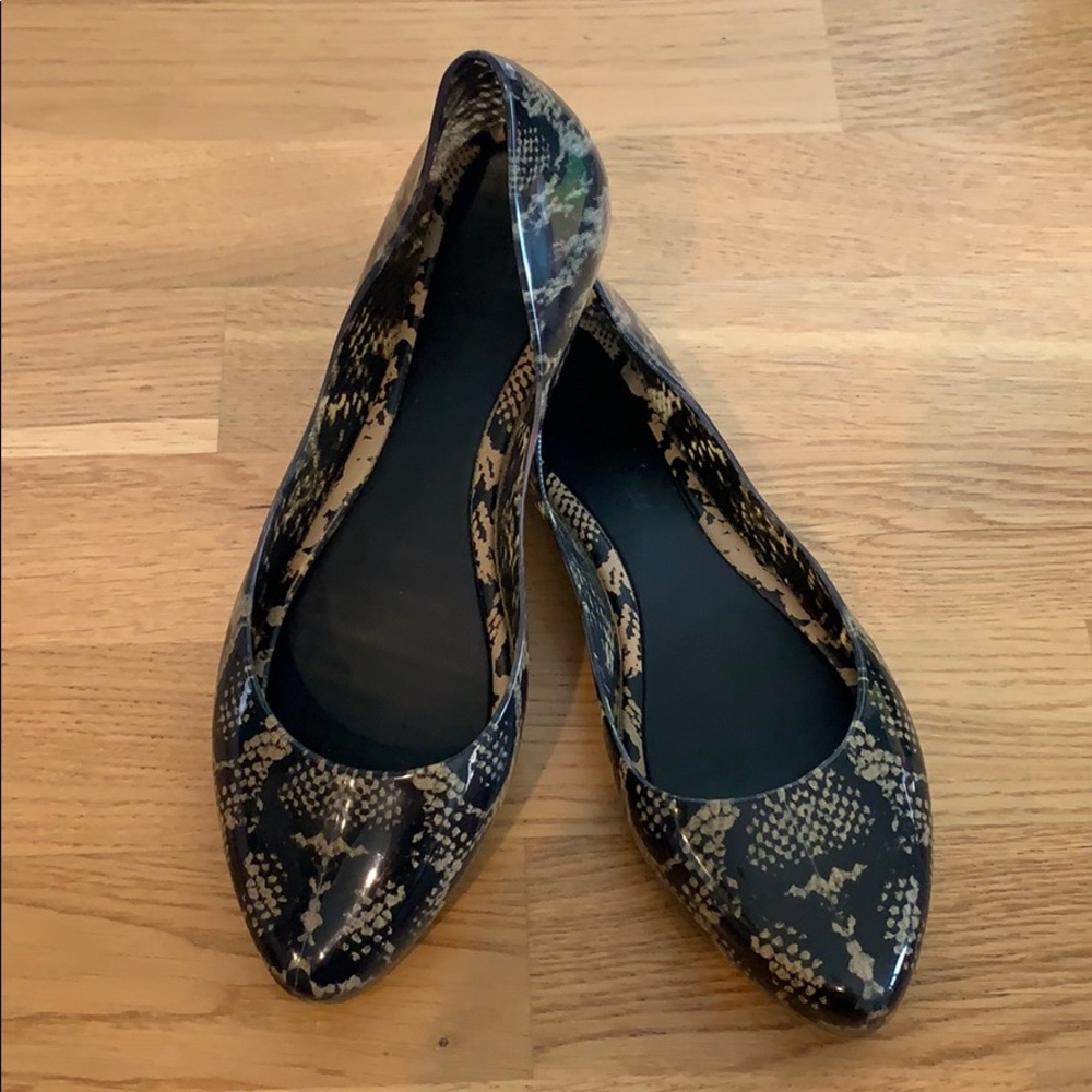 Melissa + Julia Petit Point Toe Flats > Size 39